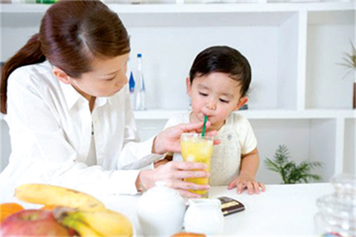 Dinh dưỡng cho trẻ mùa nóng